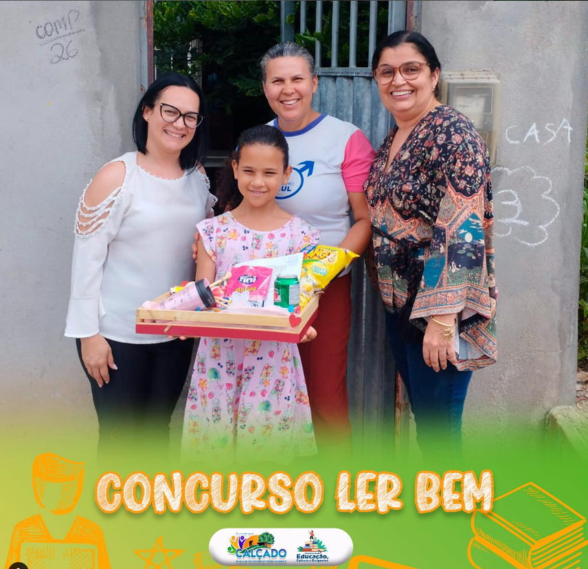 Educação de Calçado entrega cesta a estudante participante da etapa final do Ler Bem