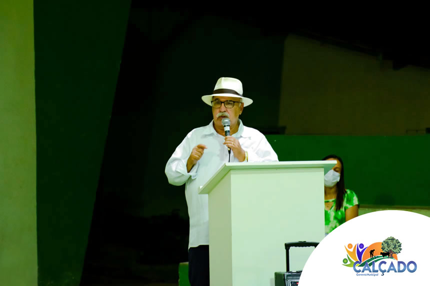 Governo de Calçado entrega sementes, equipamentos e autoriza perfuração de poços para agricultores